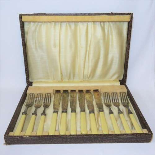 Cutlery EPNS 12 piece vintage fish cutlery set In original box was